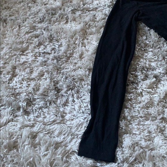 black long sleeved crop top - Picture 2 of 4